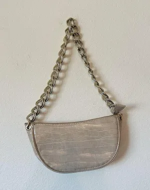 Zara Small Cream Shoulder Bag with Gold Chain Strap thumbnail 4