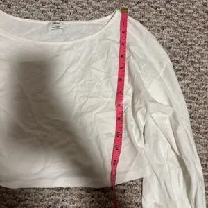 Aritzia Wilfred Crop Scrunch Cuff Long Sleeve White Top- Size XS thumbnail 5