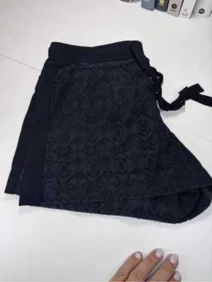 Ann Taylor LOFT Black Lace Overlay Drawstring Shorts EUC Size 2 thumbnail 10
