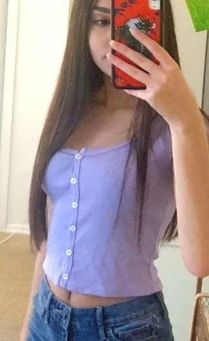 Brandy Melville Crop Top thumbnail 1