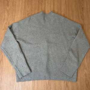 Ann Taylor Factory Gray Ribbed V-Neck Button-Front Cardigan Sweater Size L thumbnail 7