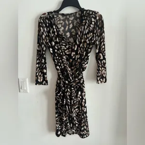 BCBGMAXAZRIA Zaria Wrap Dress Leopard Print Tie Waist 3/4 Sleeve Size S thumbnail 8