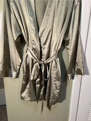 Victoria's Secret Women's One Size Silky Satin Robe Pale‎ Light Green True Wrap thumbnail 4