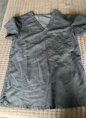 FIGS Scrub Top thumbnail 1