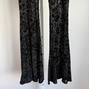 Rush Black Velvet Burnout sz S Witchy Goth Floral Bell Bottom‎ Pants Flowy Boho thumbnail 3
