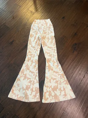 Aerie Crossover Flare Leggings in Cream & Peach Floral Print Medium EUC thumbnail 4