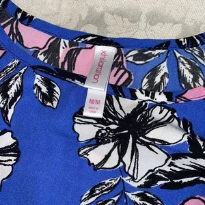 5/$30 🎈 Xhilaration medium floral‎ cropped tank top thumbnail 3