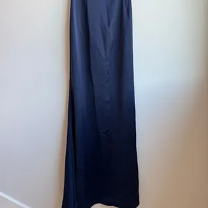 BHLDN Anthropologie Ruby Twist Halter Satin Maxi Gown Navy Blue Size 0 / XS thumbnail 7