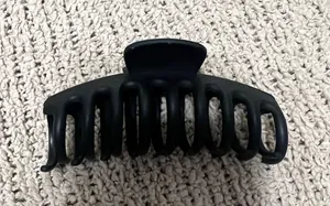 Black hair claw clip #hairclips #accessories thumbnail 1
