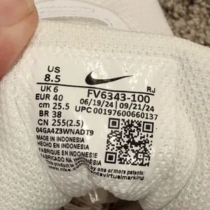 Nike Women’s White Running Walking Shoes Size 8.5 Athletic Sneakers thumbnail 5