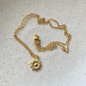 Handmade cute retro cottage fairy style gold tone mini flower necklace 🌼 thumbnail 5