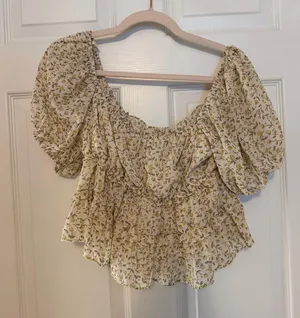 She & Sky Top Floral Bell Sleeves Crop thumbnail 1
