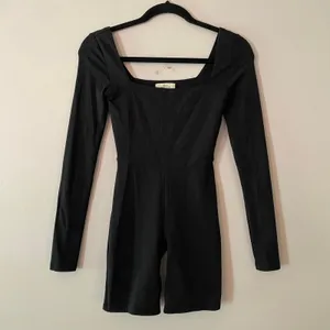 Aritzia Babaton Contour Black Long Sleeve One Piece Romper Active Women size XS thumbnail 2