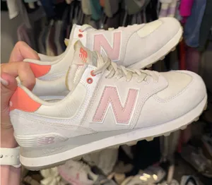 New Balance Shoes Women’s thumbnail 1