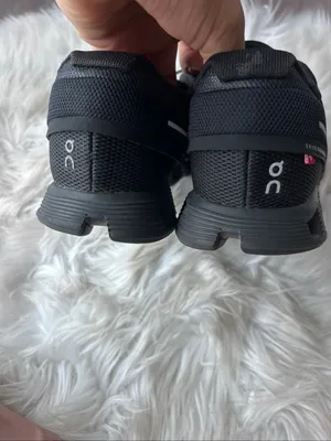On cloud women’s size 8 black sneakers running cloud 6 thumbnail 3