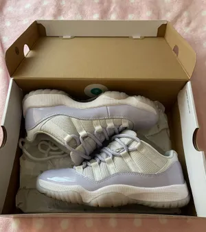 Air Jordan Retro Low Women’s thumbnail 1