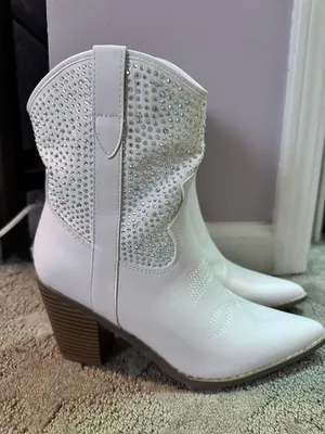White Boots Size 7.5 thumbnail 1