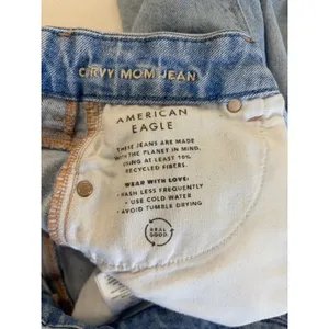 American Eagle Curvy Mom Jeans Light Wash Distressed‎ High Rise Blue Denim 26x26 thumbnail 8