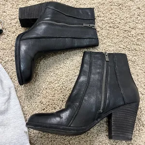 Frye Essa Seam Bootie Black Leather Western Almond Toe Ankle Zip Sz 6.5 thumbnail 8