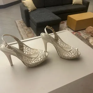 Heels Elegant White Peep-Toe Slingback Heels Audrey Brooke 8 1/2 Great shape thumbnail 8