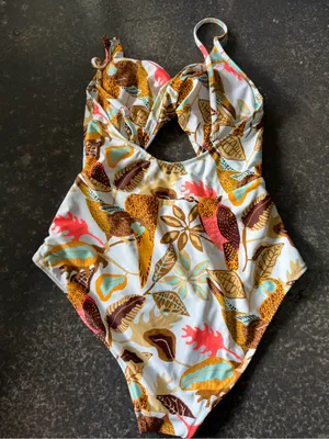 Aerie Women’s Medium Floral Cut Out One Piece Ruffle Swimsuit Twist thumbnail 10