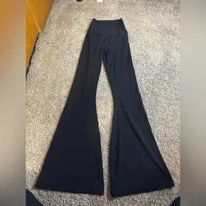Aerie Offline Real Me high-waisted crossover flare leggings Black size XS thumbnail 3