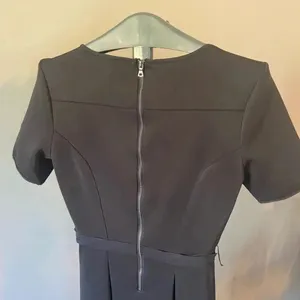 Elie Tahari Dress City Scape Buildings‎ New York Black White Size 4 Fit & Flare thumbnail 6
