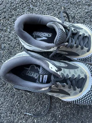 Brooks Running Shoes Black Gray White Women’s Size 7 Medium B Athletic Sneakers thumbnail 3