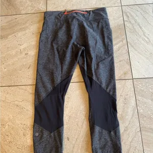Lululemon Gray Leggings 21" crops no flaws size 10 thumbnail 2