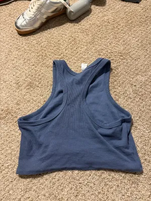 Alo Yoga tank  thumbnail 3
