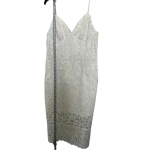 Bardot white lace midi dress Scalloped Vneckline with afitted sheath silhouette. thumbnail 13