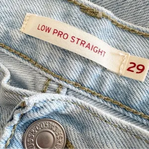 Levi's Low Pro Women's Jeans in Charlie Won Light Wash Distressed Size 29 thumbnail 12