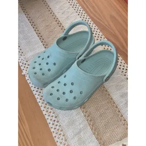 CROCS Lightweight Aqua Clog Sandals M4 W6 thumbnail 4