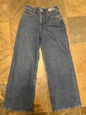 Abercrombie Wide-Leg Jeans thumbnail 1
