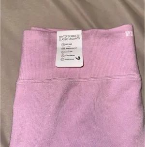 Victoria’s Secret pink Winter seamless classic leggings thumbnail 2