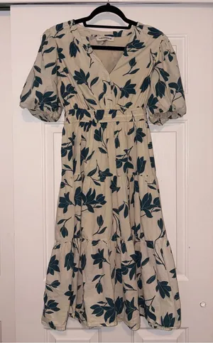 Harlow & Rose Ivory Floral Puff Sleeve Midi Dress 100% cotton Size S thumbnail 1