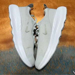 Nike Promina Walking Shoes Light Gray Metallic Sneakers size 7.5 thumbnail 3