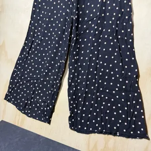 H&M Polka Dot Wide Leg Pants Women's US 6 Black High Rise Flowy Palazzo thumbnail 2
