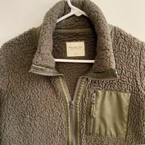 Abercrombie‎ Fitch Soft AF Sherpa Fleece Jacket Olive Green Full Zip Women's XS thumbnail 2