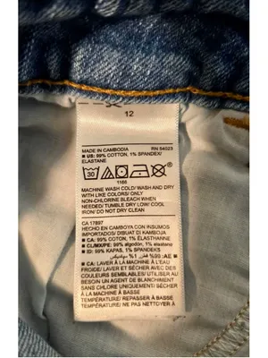Old Navy Women’s 12 High Rise Light Wash Denim Cuffed Shorts 99% Cotton thumbnail 4