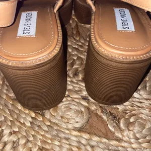 Steve Madden 9 leather Tan Block Heel Sandals thumbnail 5