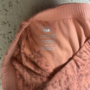 REI Co-op Active Print Crop Top Womens Medium Terracotta High Neck Ribbed Hem thumbnail 3