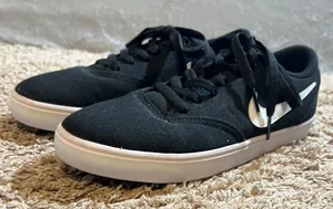 969 |‎ Nike SB Check Solarsoft Canvas Skate Shoes Black White Womens 9 thumbnail 1