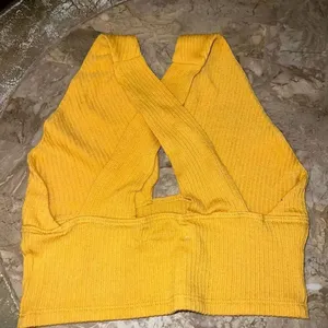 Urban outfitters Criss Cross yellow crop top size S thumbnail 2