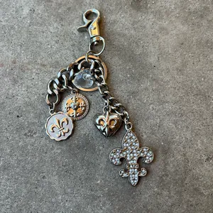Kathy Van Zeeland Vintage Floating Hearts Keyring/Purse Charm Silver Tone thumbnail 2
