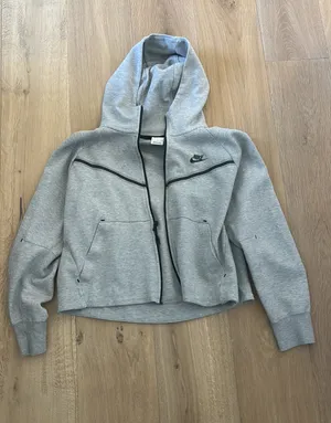 Women’s Nike Tech Top thumbnail 1