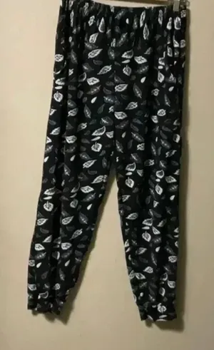 MATERNITY Pants thumbnail 1