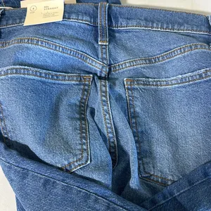 Universal thread women’s comfort stretch 90’s straight leg short thumbnail 8