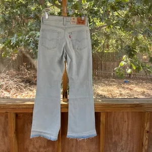 Levi’s Women's 726 High Rise Flare Jeans Light Wash Size 29/30. NEW! thumbnail 2