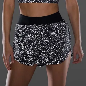 ✨Lululemon Find Your Pace‎ 3” Lined Shorts Reflective Sz 6✨ thumbnail 2